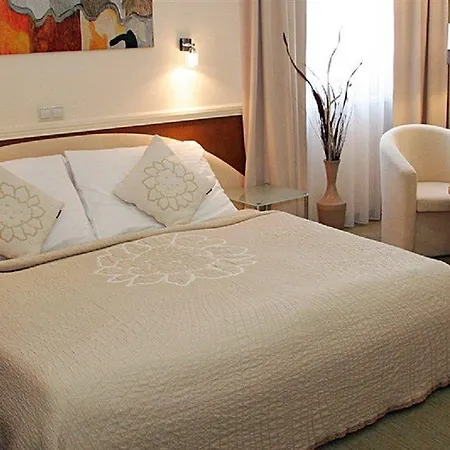 Отель Medium 4*