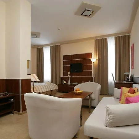 Medium Hotel